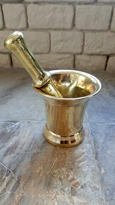 Qədimi,bürüncdən hazırlanmış həvəng və dəstə. Xüsusiyyətlər: -