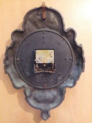 антикварные часы настенные: Qedimi Yantar divar saatidir. Cercivesi latundur. Agirdir. Islemir — 4