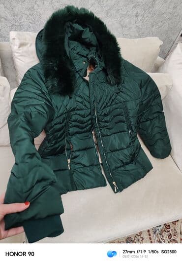 Qadın qış gödəkçəsi – tünd yaşıl - Parlaq, su itici üst material -