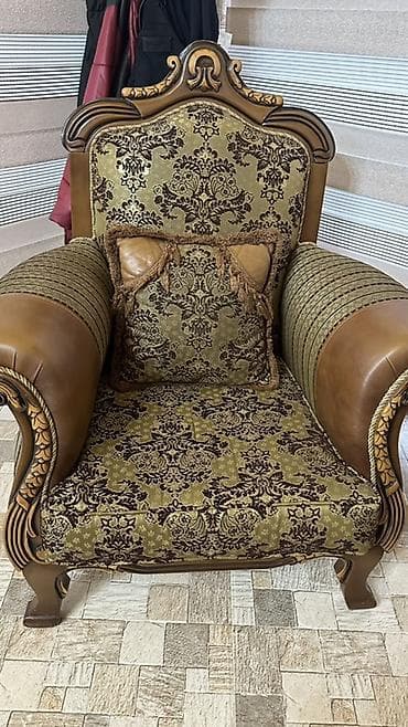 quxna divan: Klassik üslubda dəst: 1 ədəd ikioturacaqlı divan və 2 ədəd kreslo - — 1