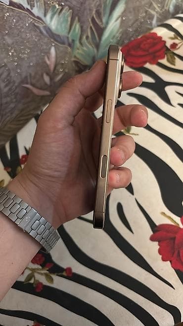 iphone 16 satisi: IPhone 16 Pro, Qızılı, Face ID — 5