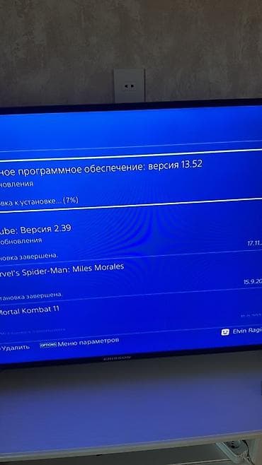 korpuslar: Sony PlayStation 4 (PS4) konsolu Xüsusiyyətlər və komplekt: - Model — 3
