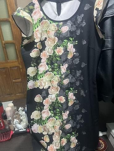 Qadın paltarı – qolsuz, dizə yaxın uzunluqda, A-kəsim siluet. - Rəng