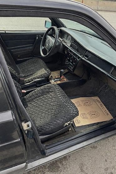 diski mersedes: Mercedes-Benz 190 (W201): 1.8 l | 1993 il Sedan — 4