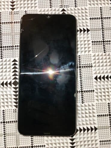 xiaomi not 8 ekran: Məhsul: Xiaomi Redmi smartfon Xüsusiyyətlər: - Rəng: Ağ (şüşə arxa — 1