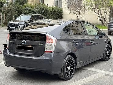 masin satiram: Toyota Prius: 1.8 l | 2010 il Hetçbek — 2