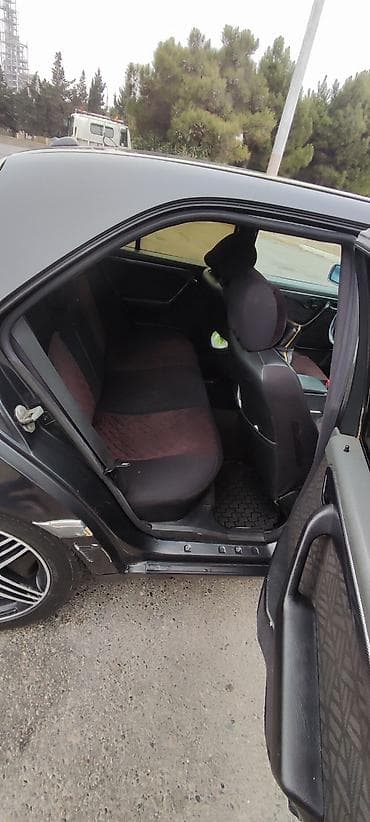 bmv x 5: Mercedes-Benz CL 220: 2.2 l | 1993 il Sedan — 7