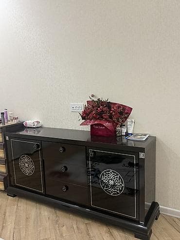 komod mebel: Qara şkaf-konsol - Material: parlaq qara MDF/taxta karkas, möhkəm — 1