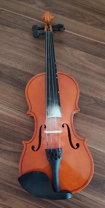 Satılır 3/4 ölçüdə skripka. Vəziyyəti çox yaxşıdır, az istifadə