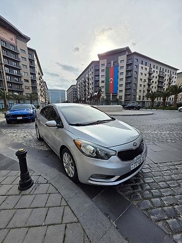 Kia Cerato (Forte) sedan – gümüş rəng. Xüsusiyyətlər: - Kuzov: 4 — 2