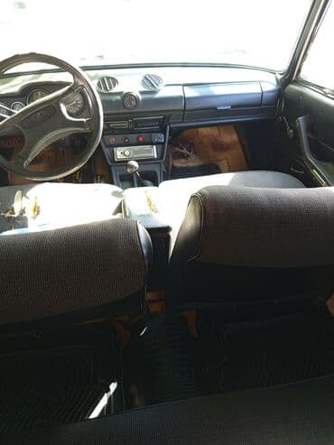 авто volkswagen: VAZ 2101, ağ rəngli sedan Xüsusiyyətlər: - Güclü və sadə mexaniki — 1