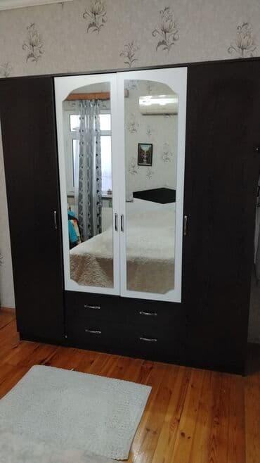 güzgülü mebel dəsti: Yataq otağı mebeli dəsti - Şkaf 1: 4 qapılı, ortada 2 ədəd böyük — 1