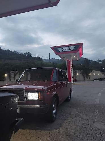 opel vectra a: VAZ 2107, albalı rəngdə, sedan kuzov. Arxa ötürücülü, 4 qapılı klassik — 2