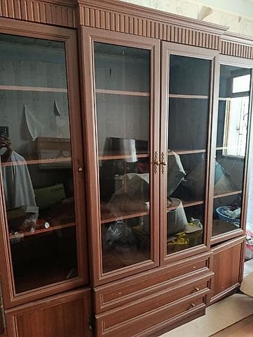 iskaflar: Klassik üslubda, şüşə vitrinli iri qonaq otağı dolabı - Material — 1
