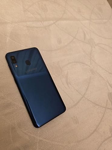 telefolar: Samsung Galaxy A20, 32 GB — 2