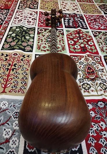 gitara simləri: Tar – Azərbaycan milli simli musiqi aləti. Əla vəziyyətdə, heç bir — 6