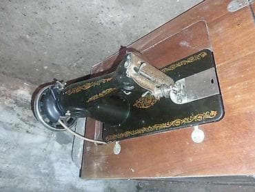 Монеты: Klassik ayaqla idarə olunan tikiş maşını və taxta stol - Mexaniki — 2