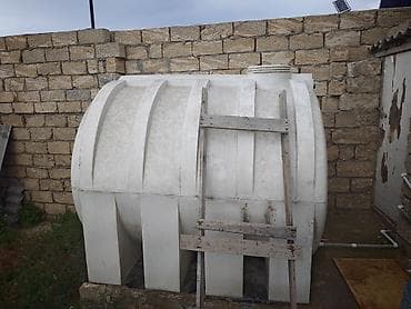 plastik: Polietilen su çəni - Material: qalın divarlı, UV‑yə davamlı ağ — 1