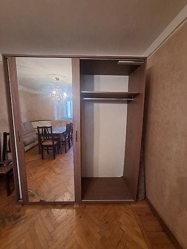 qapi taxda: Güzgülü sürgülü qapılı qarderob - Üç bölməli dizayn: iki sürgülü — 2