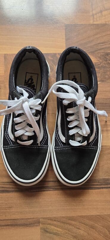 qadınlar üçün ketlər vans old skool: Vans Old Skool stilində idman ayaqqabısı - Rəng: qara/ağ - Material — 1