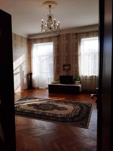 stalinka binalar: Bakı, 3 otaqlı, Köhnə tikili, 88 kv. m — 2