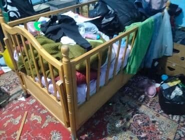 Beşiklər: Oğlan və qız üçün, Dördbucaq, Beşik, Dəstsiz, Matrassız, Yellənmə mexanizmsiz — 1