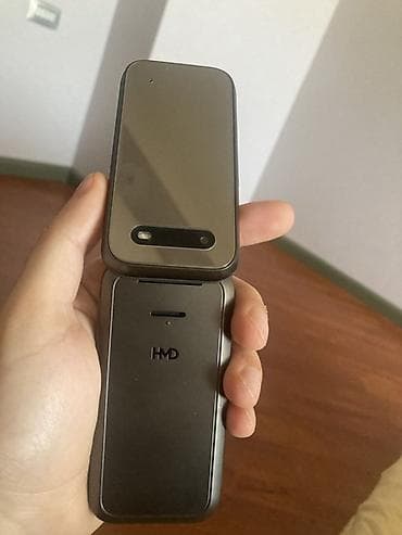 azercell modem satilir: HMD flip telefon Xüsusiyyətlər: - İki ekranlı dizayn: xarici saat/ — 4