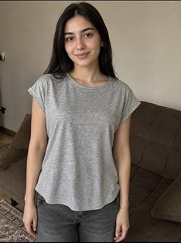 Qadın T-shirt – boz rəng - Rəng: Açıq boz, yüngül melanj effektli -