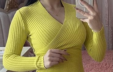 stringer alt paltarı: Qadın sviteri – sarı/limon rəngi, uzunqol, bədənəoturan model. - — 2