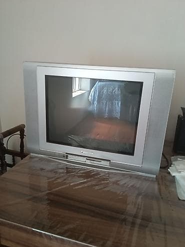 gen: Panasonic katod-şüalı (CRT) televizor - Gümüşü korpus, ön paneldə — 1