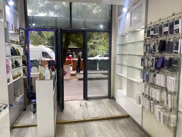 Gənclikdə böyük fürsət ! 13 ildir fəaliyyət olan mağazada yer arendaya