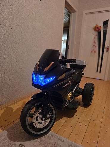 Uşaq elektrik motosikleti – 3 təkərli, sport dizayn. Çox az istifade
