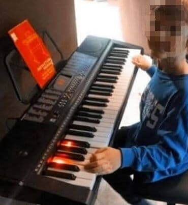 Manejlər: Yeni başlayanlar üçün piano və ya sintezator kursu üçün Həvəskarlar — 3