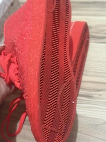 Krasofkalar və idman ayaqqabıları: Nike qırmızı idman ayaqqabısı Orijinal 39 ölçü - Rəng: Tam qırmızı — 2