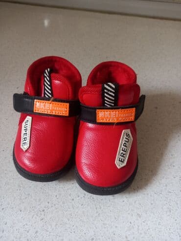 atlas parcadan donlar: Uşaq ayaqqabısı – qışlıq, qalın içlikli - Rəng: Parlaq qırmızı, qara — 1