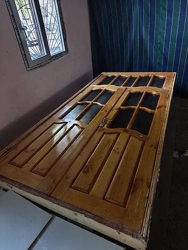 seyf qapi islenmis: 270 sm hündürlük 135 sm en 270sm, 135sm Mətbəx qapısı (qoşa taxta — 2