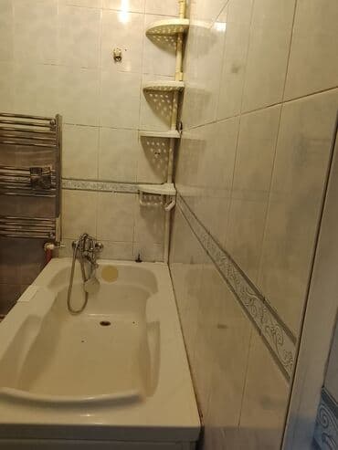 agdasda tecili satilan evler: Satılır/icarəyə verilir: həyət evi və ayrıca qaraj/ustaxana sahəsi — 3