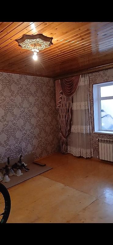 kiraye ev 28 may: Satilir. Təsvir: - Taxta üzlü tavan və cilalanmış taxta döşəmə - — 1