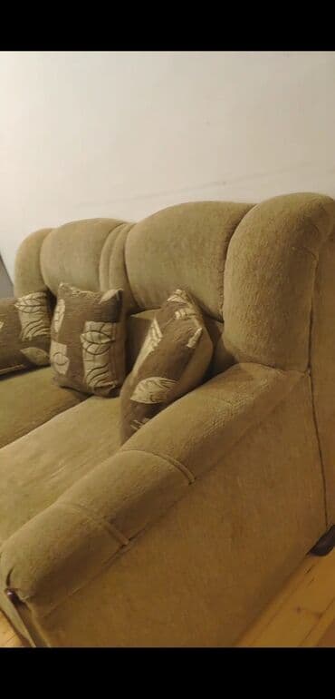 masa ve stul: Divan mini açılmır. 100₼. iki kreslo 100₼. yaxşı vəziyyətdə. real — 5