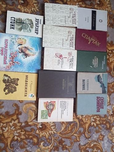 Rus dilində müxtəlif janrlarda böyük kitab dəsti 400 ə qədər