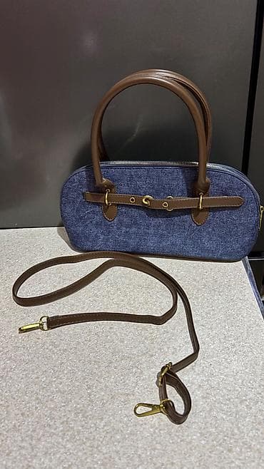 Mavi denim parça və qəhvəyi süni dəri detallar ilə zərif çiyin/əl
