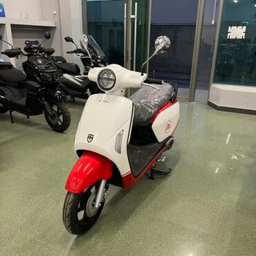 mətbəx pərdələri 2021: Şəhər üçün rahat və zərif skuter - Retro-modern dizayn: ağ/qırmızı — 2