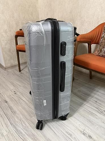 Çamadanlar: Böyük ölçülü sərt korpuslu çamadan – gümüş rəng. - Material: sərt — 3