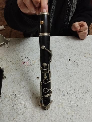 Gitaralar: A Klarnet ( 4 açqi ) taxta Təsvir: - Qara korpus, metal klapan və — 6