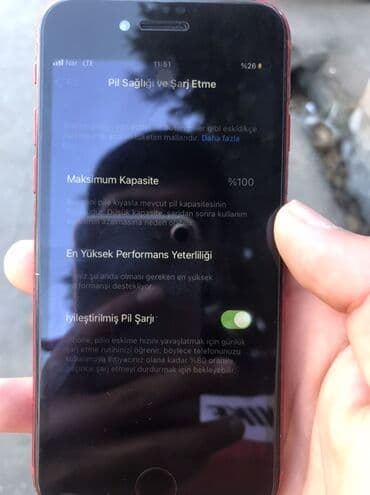 iphone 11 qırmızı: IPhone 8 — 2