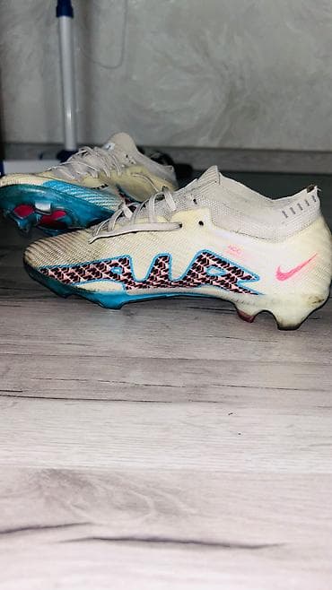 sari krasovka: Nike Mercurial Superfly kramponları - Rəng: krem-ağ üst, mavi altlıq — 1
