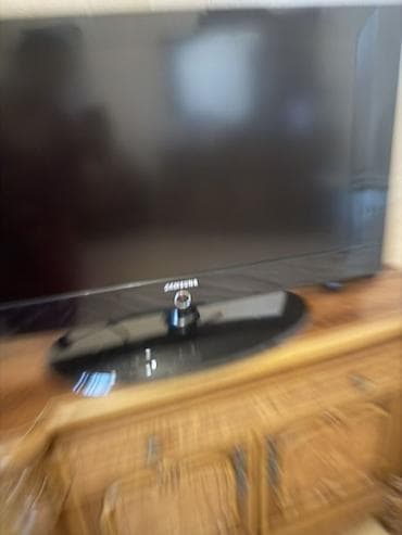 televizo: Samsung LCD televizor - Ekran diaqonalı: təxminən 32–37 düym (ölçü — 2