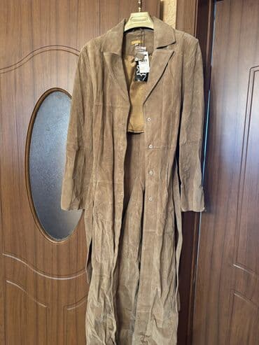 купить бу шкаф для одежды: Новое кожаное(замша)пальто из Франции.Очень дорогое.Размер М. Немного — 2