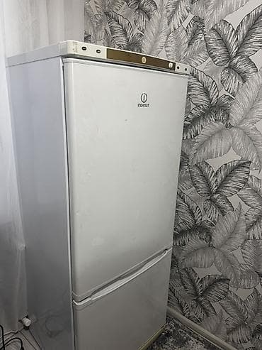 not 12 kabro: İşlənmiş 2 qapılı Indesit Soyuducu Satılır, rəng - Ağ, Təkərli — 2