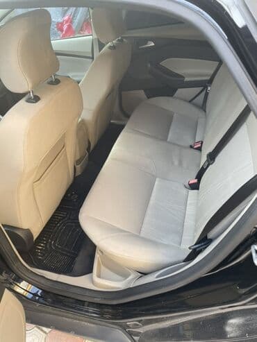 Avtomobil alışı: Ford Focus: 1 l | 2016 il 260 km Sedan — 6